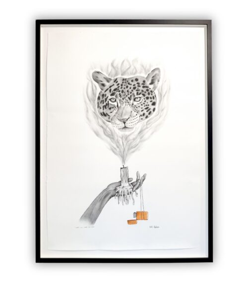 Indrammet kunstværk med en brændt stearinlysflamme, der forvandler sig til en leopard i røg. Kul og farve kombineret i symbolsk komposition.